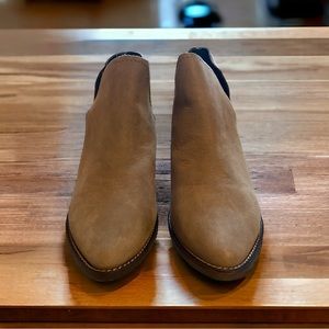 Steve Madden Women’s Austin Stone Nubuck Bootie size 7.5. NWT